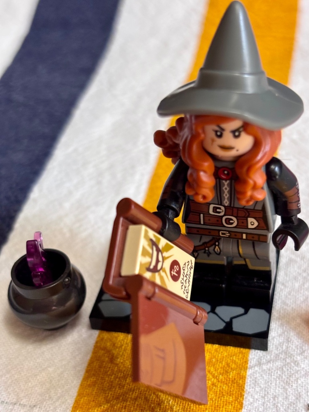 LEGO Dungeons & Dragons "Tasha the Witch Queen" coldnd12 with stand & accessorie